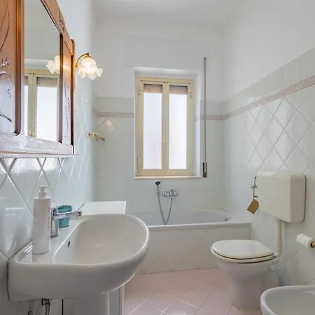 Апартаменти Tennis Flat With Sea View By Wonderful Italy